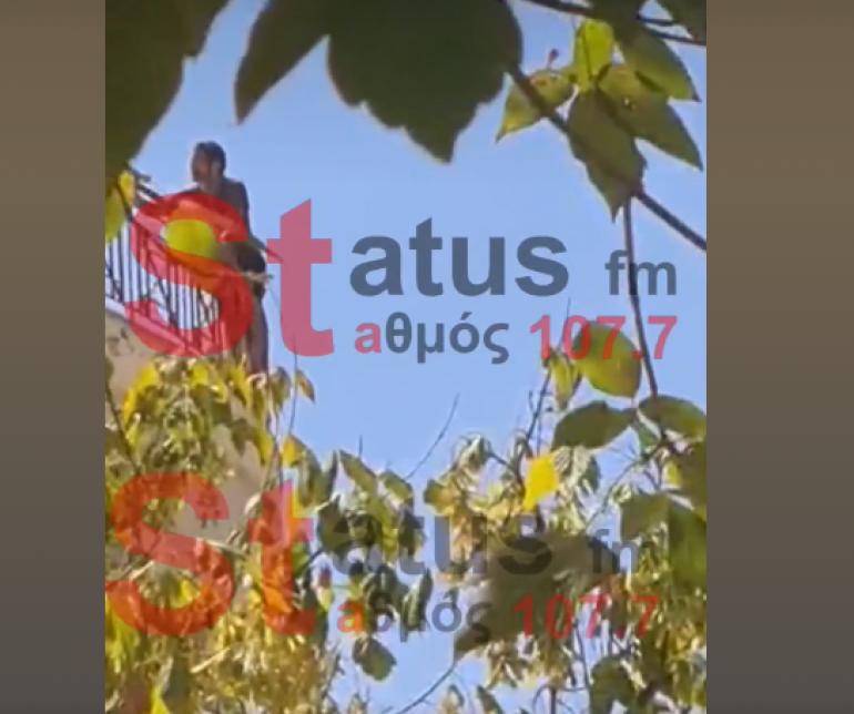 ΣΥΜΒΑΙΝΕΙ ΤΩΡΑ - Συναγερμός στην Ηλιούπολη: Άνδρας απειλεί να πέσει στο κενό από τον 6ο όροφο πολυκατοικίας!