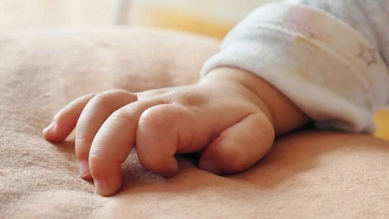 Σοκ στα Πατήσια: Παιδί ενός έτους διασωληνώθηκε γιατί ο πατέρας του κάπνισε ναρκωτικά δίπλα του