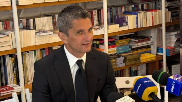 Λουτσέσκου σε παρουσίαση βιβλίου στη Ρουμανία: «Έχω συμβόλαιο με τον ΠΑΟΚ και όταν έχω συμβόλαιο δεν μιλάω με καμία ομάδα»