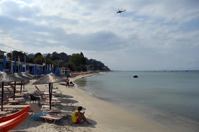 Χαλκιδική: Ανησυχία και ακυρώσεις κρατήσεων έφερε η φωτιά στη Σίβηρη