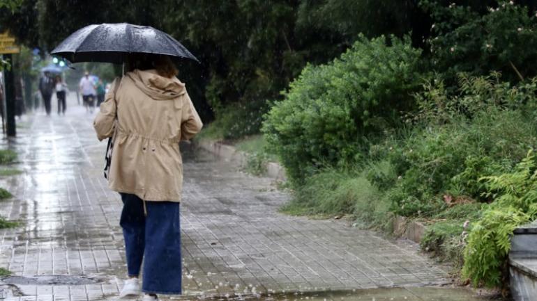Έκτακτο δελτίο καιρού από την ΕΜΥ: Απότομη αλλαγή με βροχές, καταιγίδες και πτώση της θερμοκρασίας έως 7 βαθμούς