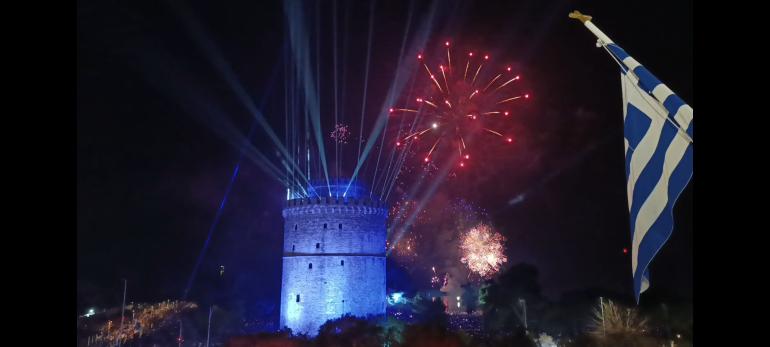 BINTEO: Δείτε το εντυπωσιακό σόου πυροτεχνημάτων στον Λευκό Πύργο