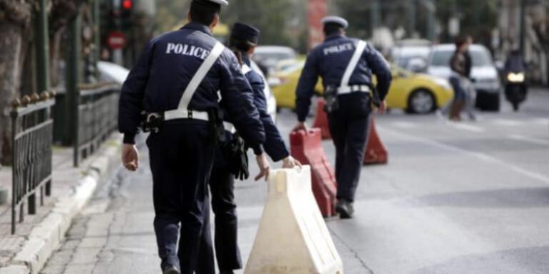 Πέταξαν χειροβομβίδα έξω από καφέ στο κέντρο της Αθήνας