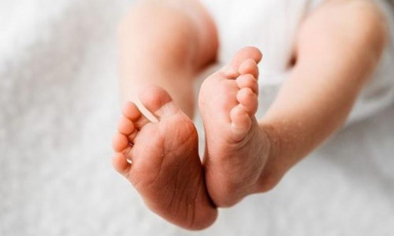 Θεσσαλονίκη: Δύο συλλήψεις για περίεργη υπόθεση ψευδούς πατρότητας - Βρέφος κατά παραγγελία;