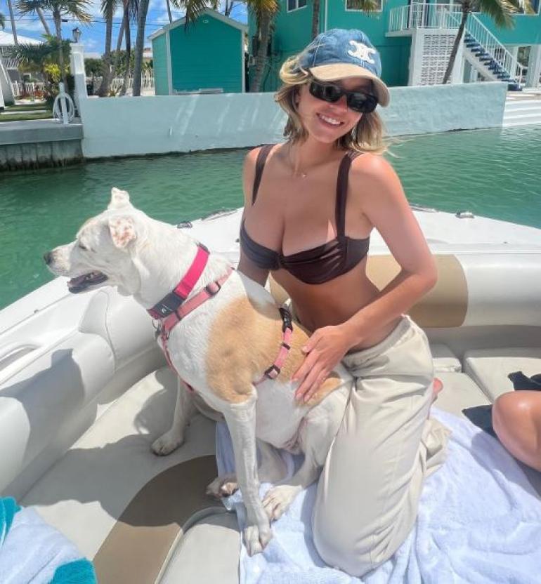 Σίντνεϊ Σουίνι: «Συγγνώμη που έχω ωραία στήθη»