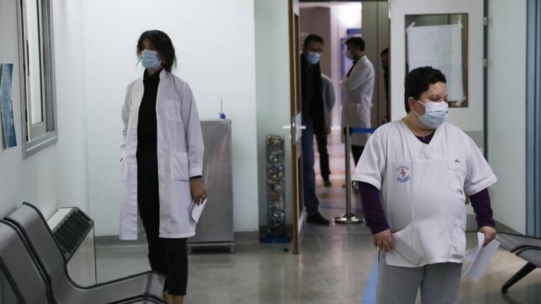 Γλυφάδα: Άστεγος που είχε αποδράσει 18 φορές από ψυχιατρεία χτύπησε 70χρονη- Σε ΜΕΘ το θύμα