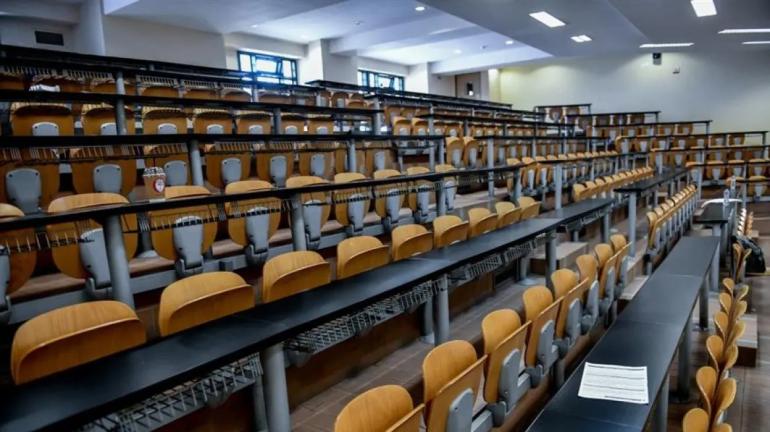 Σκάνδαλο σε ΑΕΙ της Βορείου Ελλάδος: Συγγενής καθηγητή εξασφάλιζε συμβάσεις για να κάνει μαθήματα επί 18 έτη χωρίς να έχει αναγνωρισμένο πτυχίο