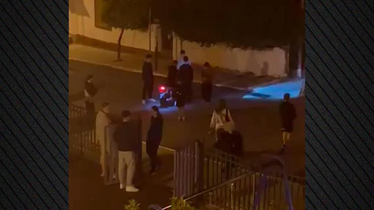 Αδιανόητο περιστατικό στον Πόρο: Παρέα νεαρών πετάει βαρελότα σε 85χρονη - «Δεν είναι η πρώτη φορά», καταγγέλλει ο γιος της
