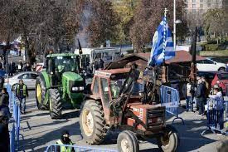 Πρόσκληση Αυγενάκη στους αγρότες να αξιολογήσουν το πακέτο μέτρων της κυβέρνησης και να συνεχίσουν τον διάλογο