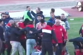 ΒΙΝΤΕΟ-Ολυμπιακός Βόλου - Ρήγας Φεραίου: Ροντέο το παιχνίδι, σφαλιάρες, κλωτσιές και εισβολή