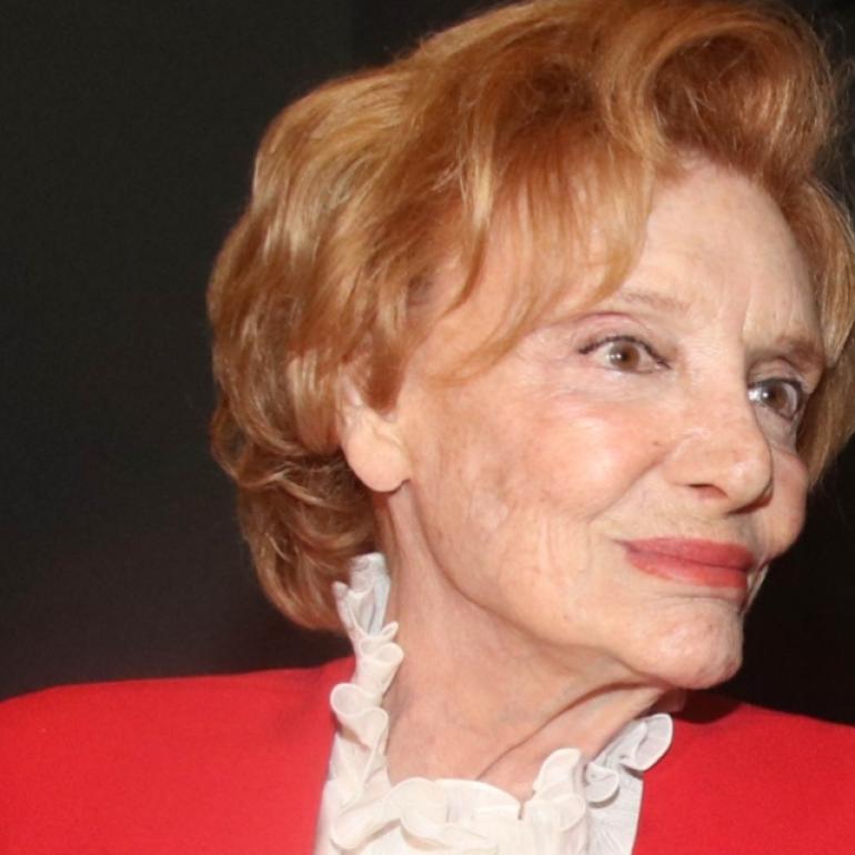 ΦΩΤΟ-Η Μάρω Κοντού ζήτησε από δύο γυναίκες να την πάρουν μαζί στο αυτοκίνητο λόγω της απεργίας των ταξί