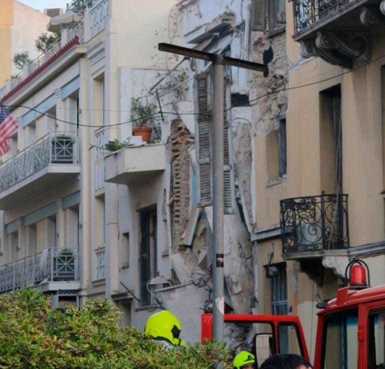 Ισχυρή έκρηξη σε κτήριο στην Πλάκα - Ένας τραυματίας