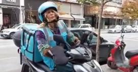 ΒΙΝΤΕΟ-Δικηγόρος της Θεσσαλονίκης γίνεται ντελιβεράς έπειτα από τις δηλώσεις Τσακλόγλου