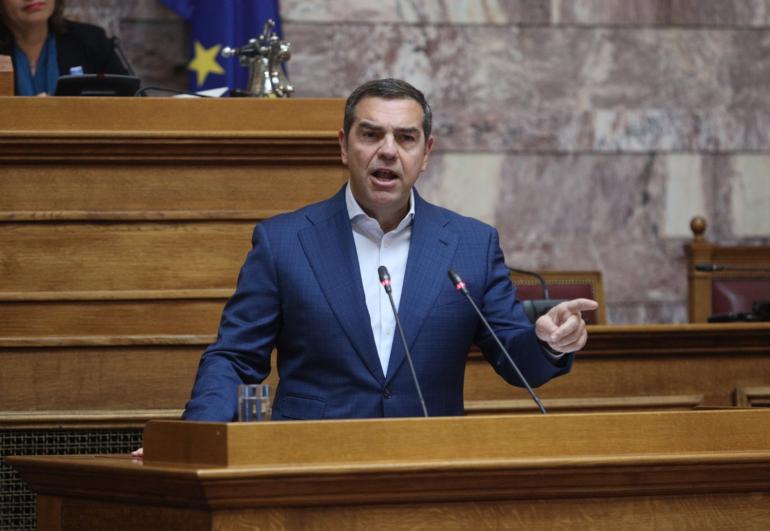 Τσίπρας: Ο Μητσοτάκης δεν διστάζει να συμπεριφέρεται ως ιδιοκτήτης του Άγνωστου Στρατιώτη
