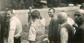 Στη Βουλή θα αποδοθούν οι φωτογραφίες των εκτελεσθέντων της Καισαριανής – Τηλεφωνική επικοινωνία Κακλαμάνη με Μενδώνη