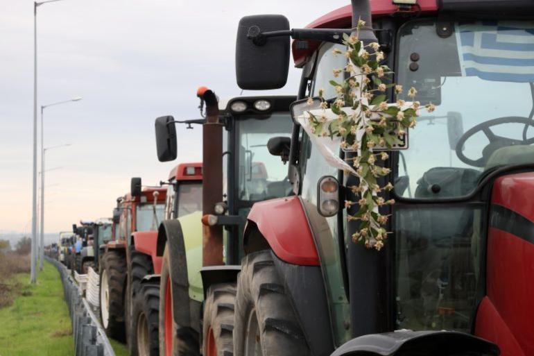 Σέρρες: Βίντεο από αστυνομική κλούβα που σπιντάρει για να σπάσει τον κλοιό των αγροτών