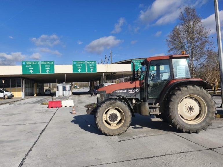Νέοι αποκλεισμοί αγροτών στα Τελωνεία Ευζώνων και Προμαχώνα