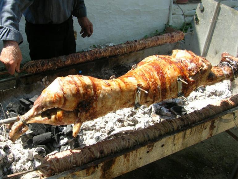 Τέλος στις ψησταριές στα πανηγύρια - Μόνο με catering