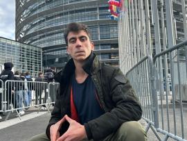 «Αναπαράγεις ρωσικά σκουπίδια»: Σε δύσκολη θέση ο Φειδίας Παναγιώτου από συνέντευξη-καταιγίδα για τη στάση του απέναντι στη Ρωσία