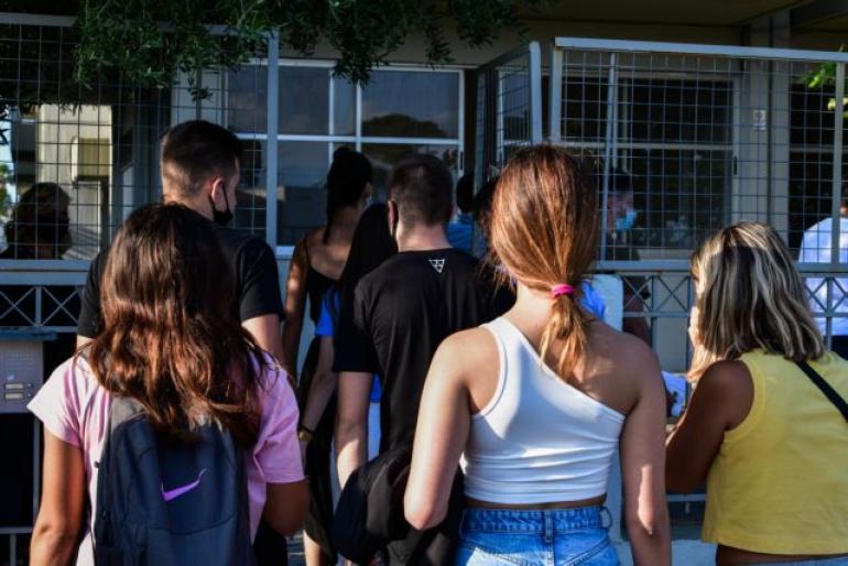 Πανελλήνιες 2025: Μαθήτρια καταγγέλει επιτηρήτρια για bulling (VIDEO)