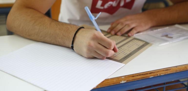 Πανελλαδικές εξετάσεις 2025: Λήγει σήμερα η προθεσμία υποβολής αιτήσεων των υποψηφίων