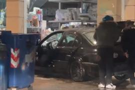 ΒΙΝΤΕΟ-Κατερίνη: Μεθυσμένος οδηγός “μπούκαρε” με το Ι.Χ. του σε τζαμαρία καταστήματος