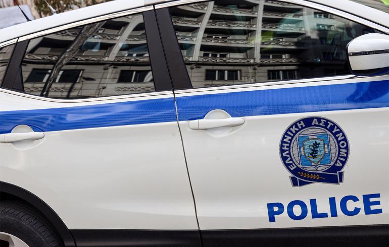 Σε εξέλιξη επιχείρηση του ελληνικού FBI σε οικισμό Ρομά στη Λάρισα για απάτες και εκβιασμούς