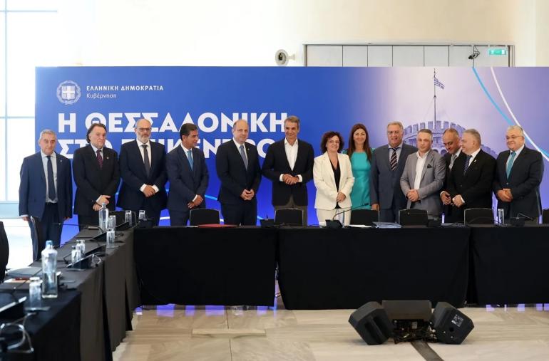 Θεσσαλονίκη: Έπεσαν οι υπογραφές παρουσία Μητσοτάκη για την έδρα σπουδών ” Μέγας Αλέξανδρος” στο ΑΠΘ