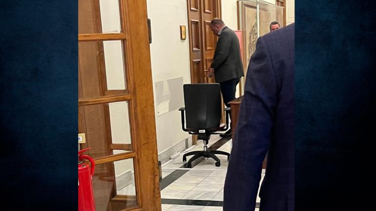 Μετακομίζει στα γραφεία της αξιωματικής αντιπολίτευσης το ΠΑΣΟΚ – Δείτε φωτογραφίες
