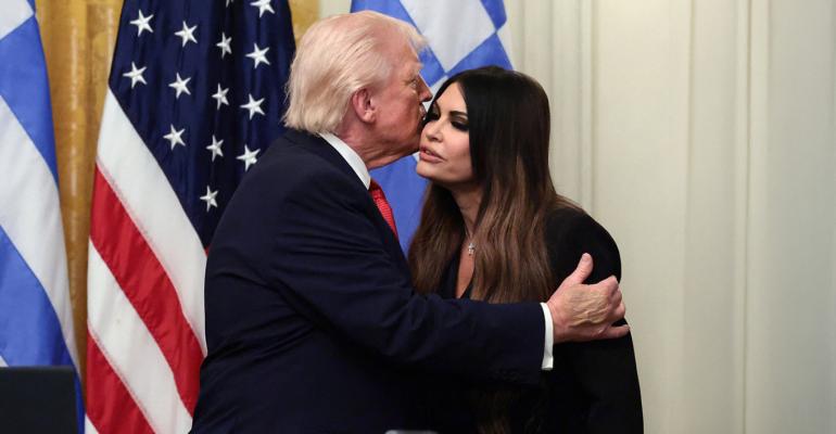 Τραμπ: Η Κίμπερλι Γκίλφοιλ δεν ήταν ποτέ μέλος της οικογένειάς μου, έβγαινε με το γιο μου πριν από πολύ καιρό