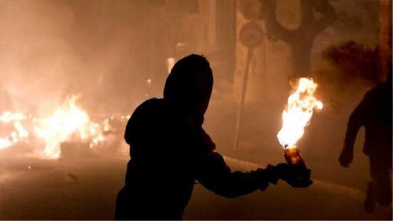 Σειρά επιθέσεων εναντίον διμοιριών των ΜΑΤ στα Εξάρχεια