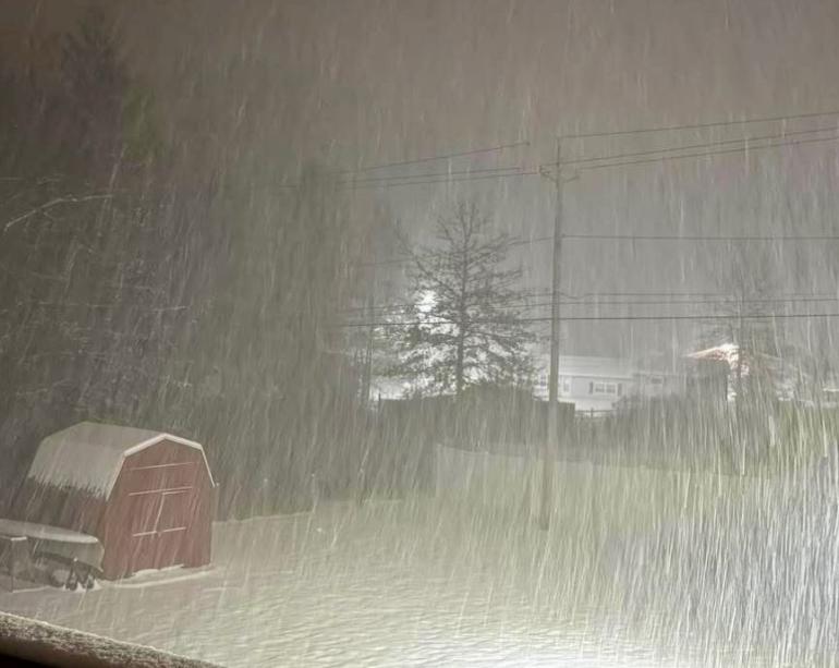 Χιονοθύελλα «παγώνει» τη Νέα Υόρκη