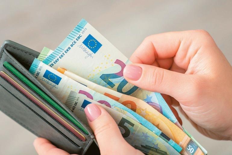 Μισθοί: Ποιοι εργαζόμενοι θα δουν πάνω από 200 ευρώ αύξηση από τον Ιανουάριο 2026