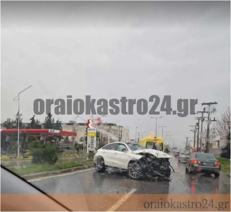 Τροχαίο στο Ωραιόκαστρο - ΙΧ εξετράπη της πορείας του