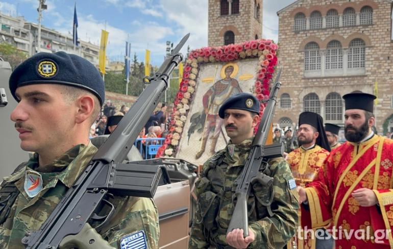 Θεσσαλονίκη: Κατάνυξη και χιλιάδες κόσμου στη Λιτανεία για τον Άγιο Δημήτριο