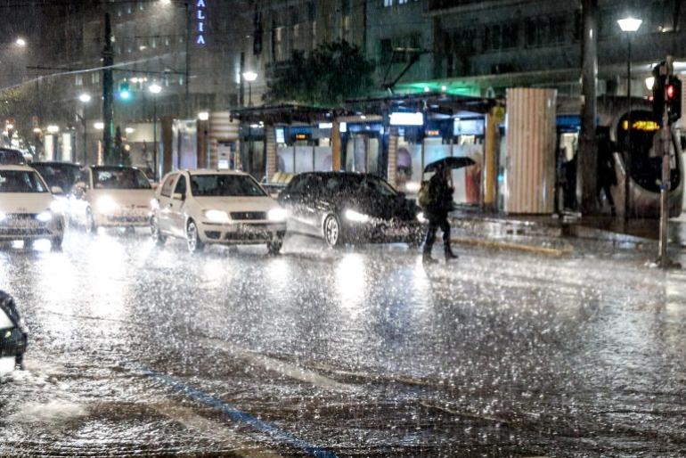 Κακοκαιρία Byron: «Το “πρέπει να έρθεις” δεν επιτρέπεται» - Ποιοι μπορούν να μην πάνε στη δουλειά