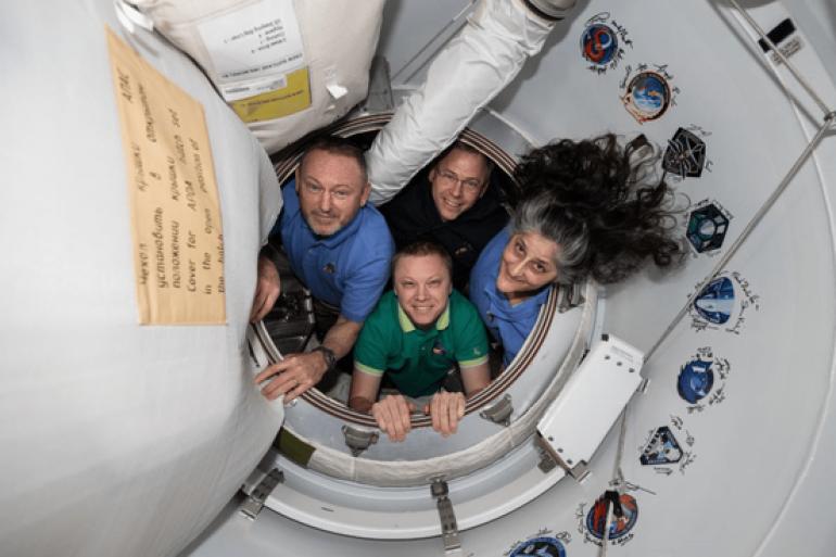 ΒΙΝΤΕΟ-NASA: Οι σοκαριστικές φωτογραφίες των αστροναυτών πριν και μετά την επιστροφή τους από το διάστημα 9 μήνες μετά