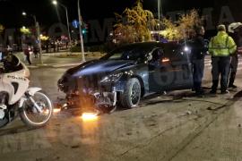 ΒΙΝΤΕΟ-Τρελή πορεία Porsche στο κέντρο της Θεσσαλονίκης, “καρφώθηκε” σε κολωνάκια