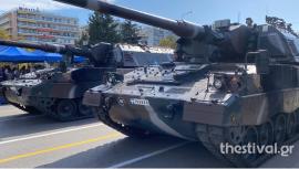 Θεσσαλονίκη: Σείστηκε η παραλιακή λεωφόρος από τα άρματα μάχης στην παρέλαση (video)