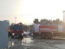 Θεσσαλονίκη: Πυρκαγιά σε εταιρεία ανακύκλωσης μετάλλων στα Διαβατά (video)