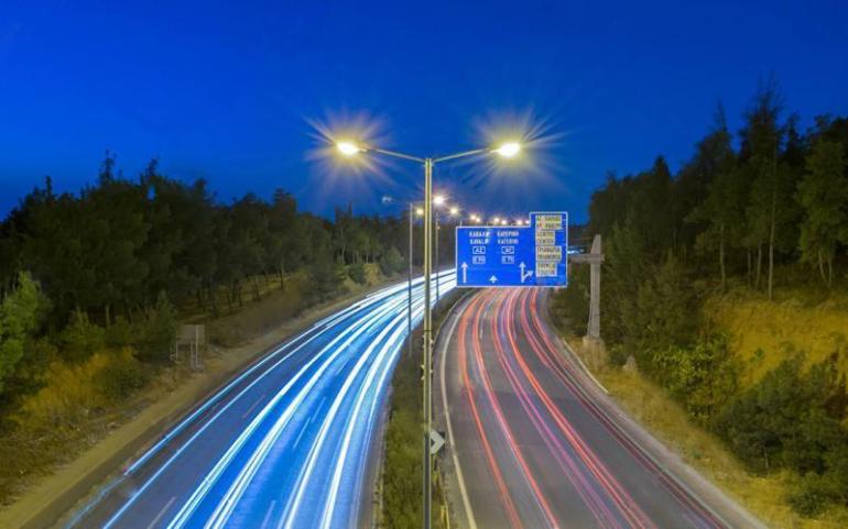 Θεσσαλονίκη: Διέρρηξαν καντίνα στην Καλαμαριά και πέταξαν στον Περιφερειακό τα κουτιά με τα χρήματα