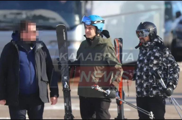 O Μητσοτάκης στο χιονοδρομικό κέντρο Καλαβρύτων για σκι (φωτο)