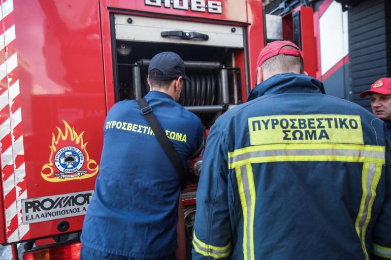 Ημαθία: Συναγερμός για φωτιά στην Εγνατία Οδό που ξεκίνησε από φλεγόμενο φορτηγό - Σηκώθηκε ελικόπτερο