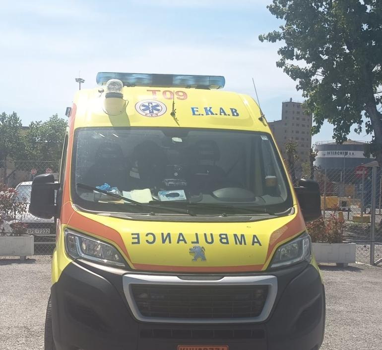 Θεσσαλονίκη: Σε σοβαρή κατάσταση οδηγός μηχανής μετά από τροχαίο με ΙΧ