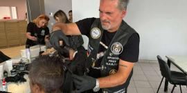 Θεσσαλονίκη: Έλληνες και Γερμανοί κομμωτές κούρεψαν και καλλώπισαν δωρεάν αστέγους