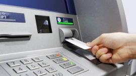 Ασφαλιστικό νομοσχέδιο: Σε κάρτες θα πιστώνεται το 50% των κοινωνικών επιδομάτων