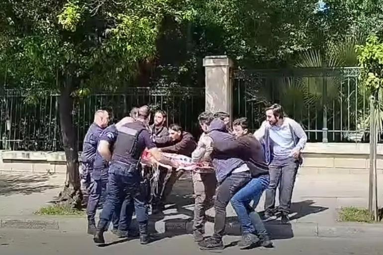 ΦΩΤΟ-Ένταση έξω από το Μέγαρο Μαξίμου μεταξύ φοιτητών και αστυνομίας
