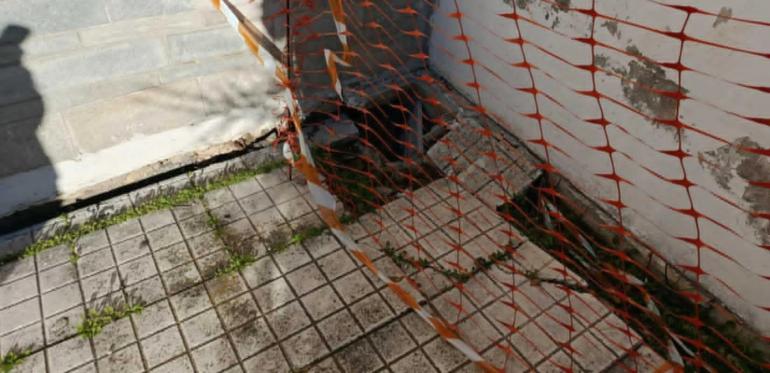 Θεσσαλονίκη - ΕΠΑΛ Βασιλικών: Κατάληψη και καταγγελία στην πολεοδομία για καθίζηση στον εξωτερικό χώρο