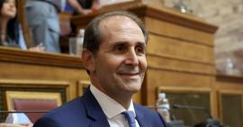 Ο Απόστολος Βεσυρόπουλος υπέστη ανακοπή καρδιάς - Μεταφέρεται στο νοσοκομείο «Παπαγεωργίου»