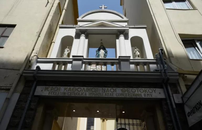 Ιερά Συνόδος Καθολικής Εκκλησίας Ελλάδας για τα ομόφυλα ζευγάρια: Η πρόταση της κυβέρνησης αλλάζει τον ορισμό του γάμου
